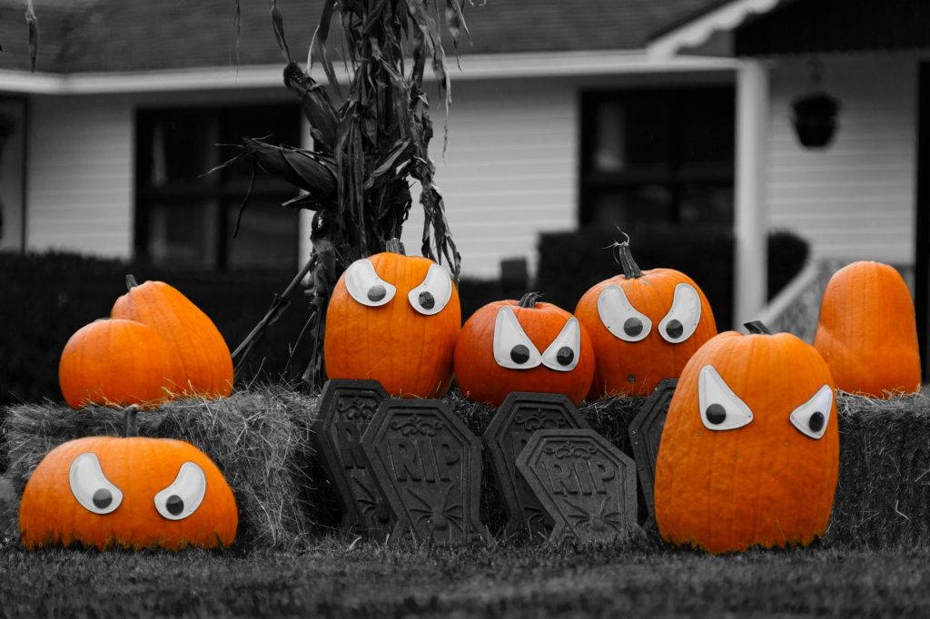 cute halloween pumpkins with eyes